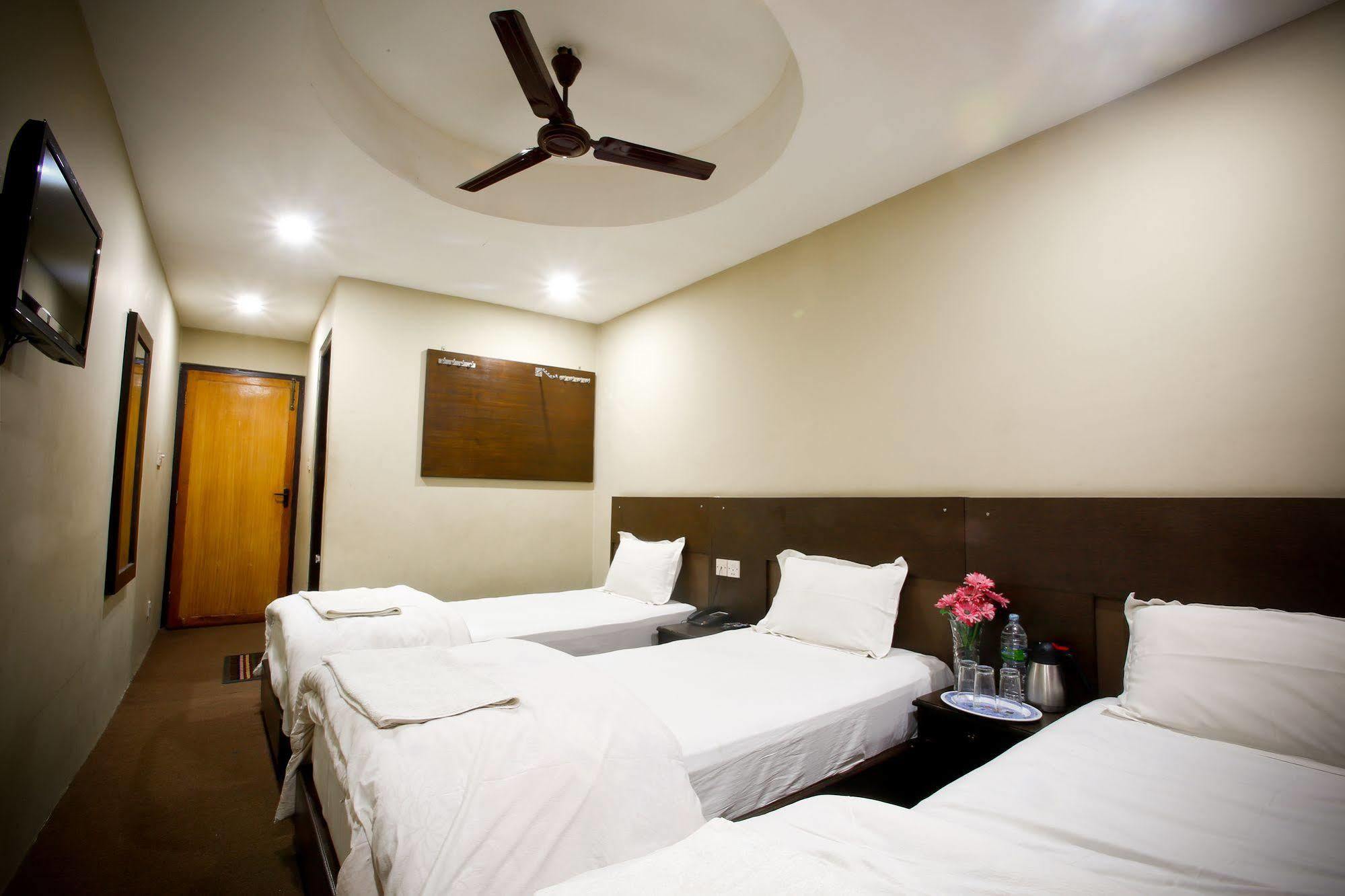 Hotel Nandini Kathmandu Bagian luar foto