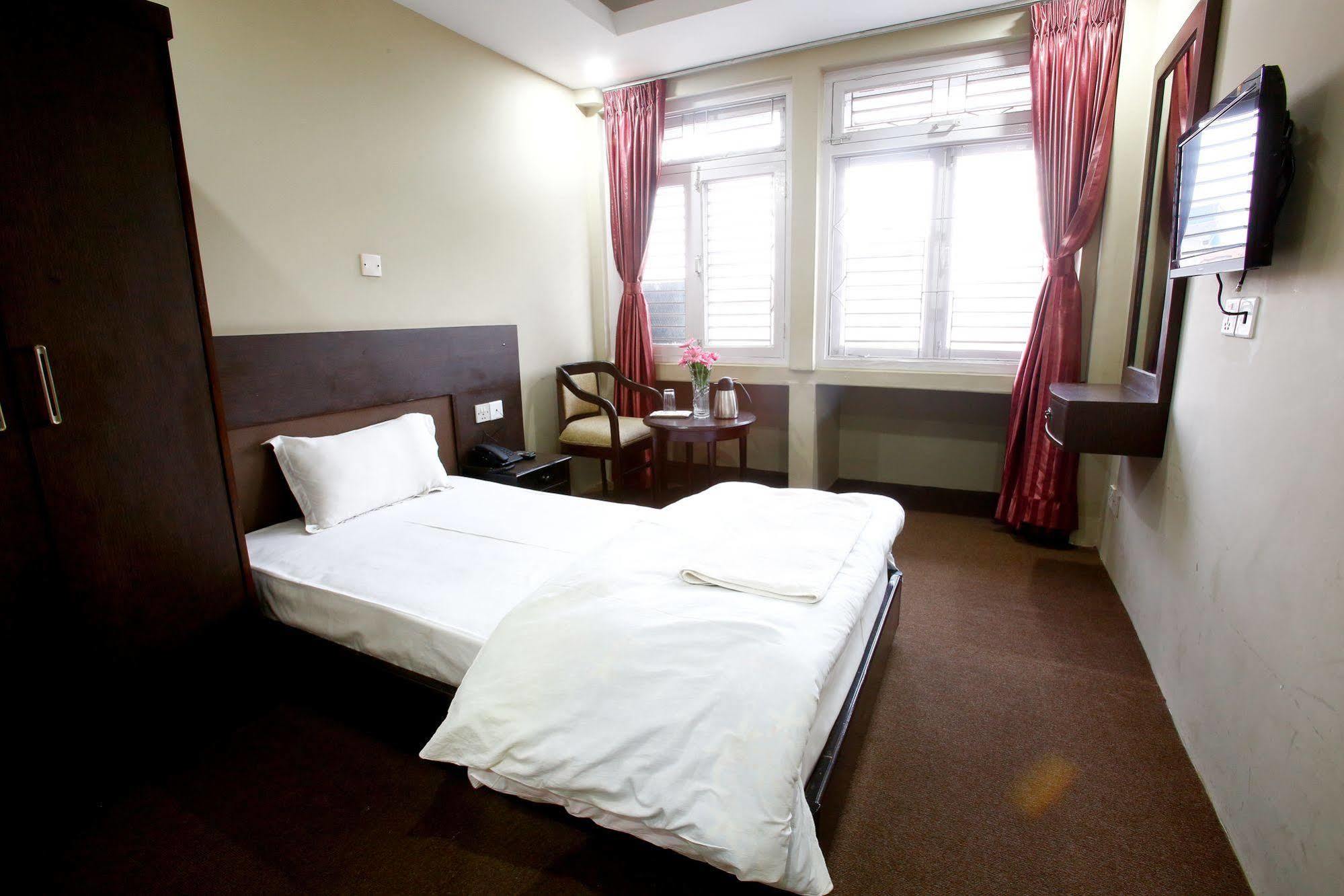Hotel Nandini Kathmandu Bagian luar foto