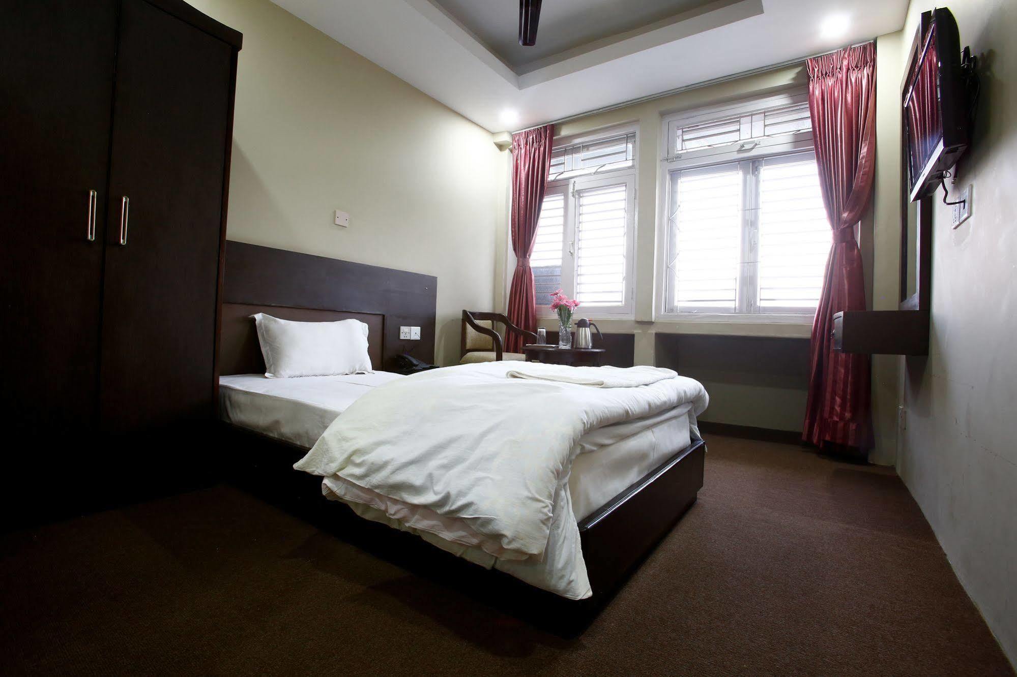 Hotel Nandini Kathmandu Bagian luar foto