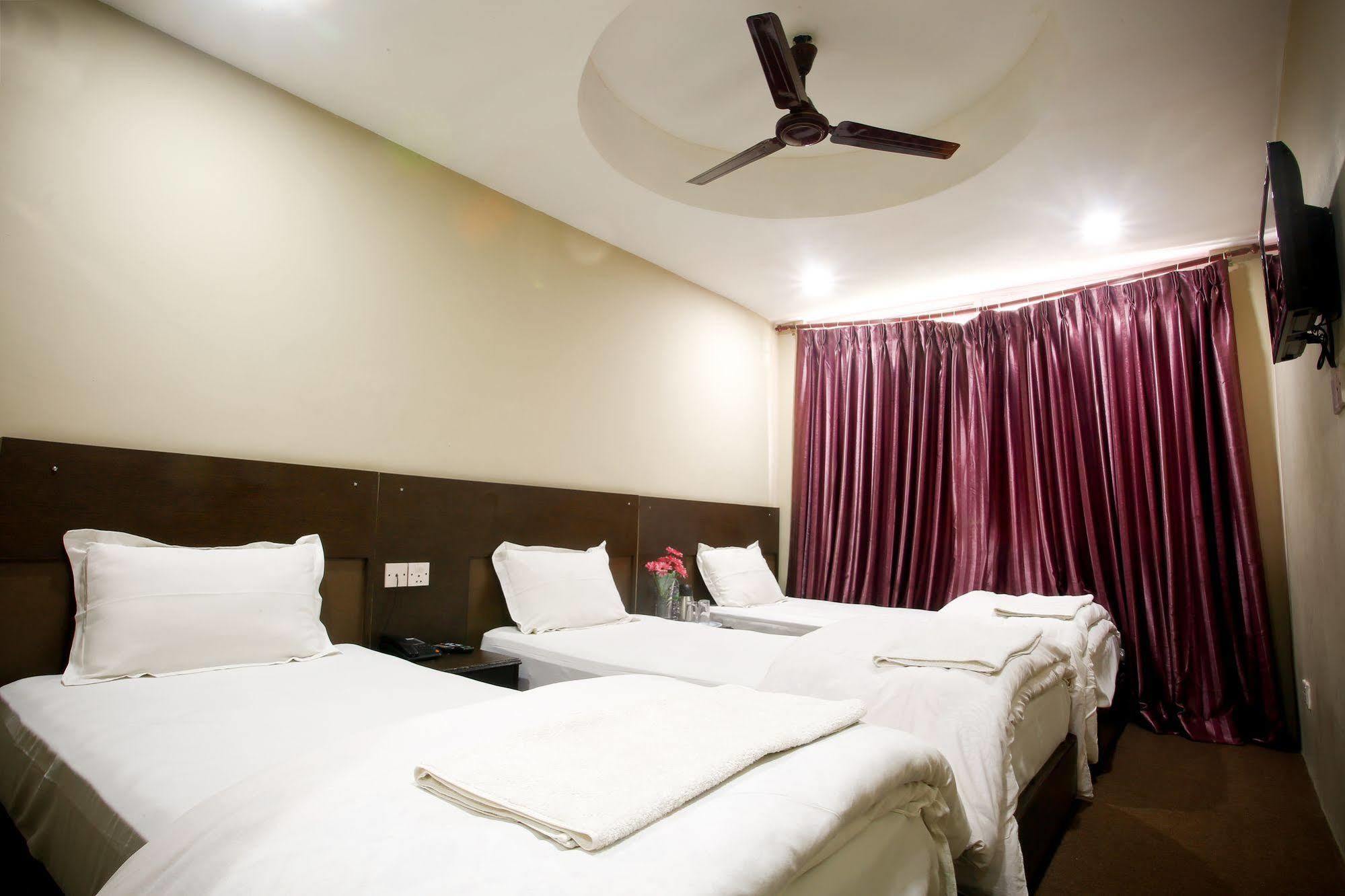 Hotel Nandini Kathmandu Bagian luar foto